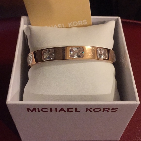 MICHAEL KORS STUDDED HINGED BANGLE BRACELET - Picture 3 of 5